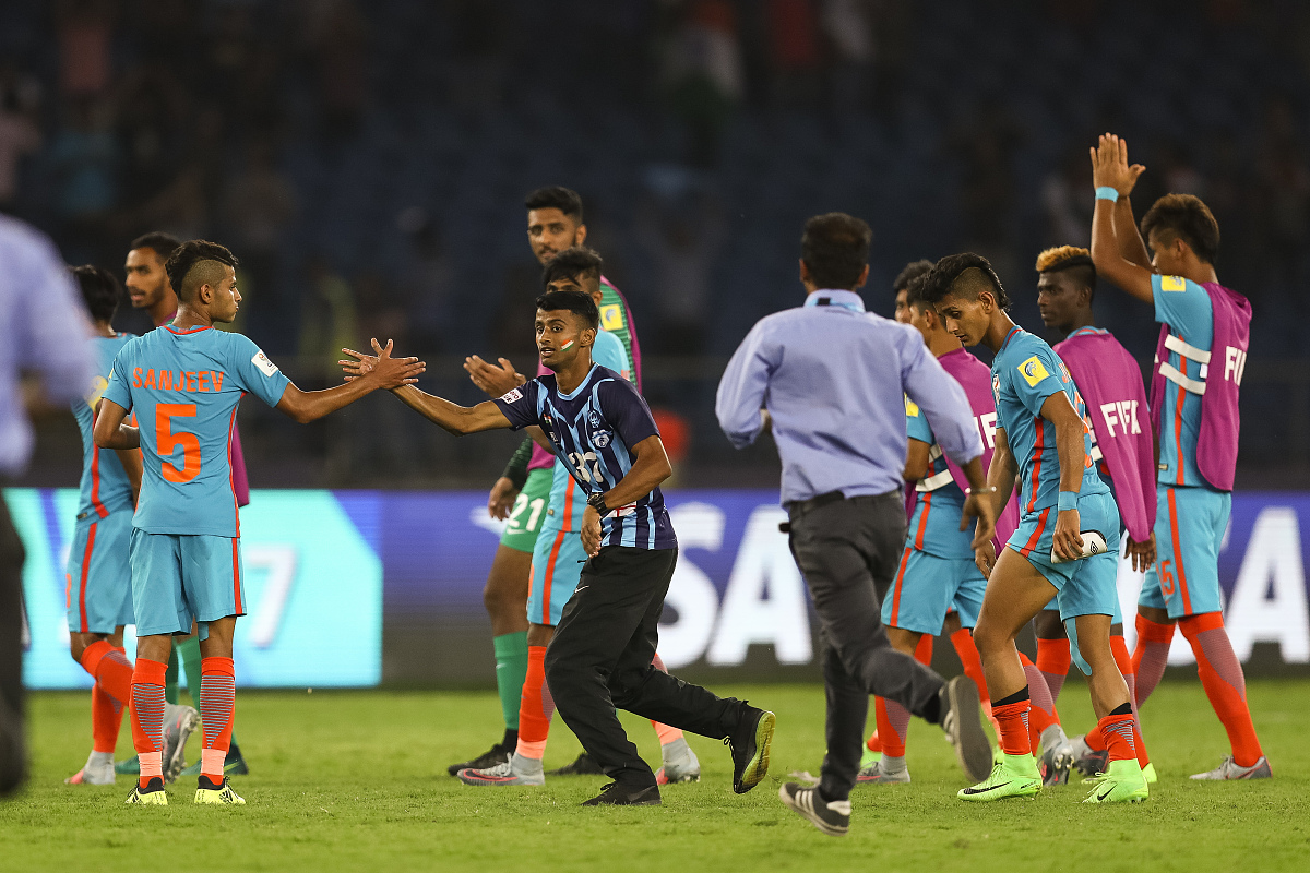 关于加时末段洛杉矶湖人备战葡超，临场应变细节曝光，悬念犹存，团队化学反应显著的信息