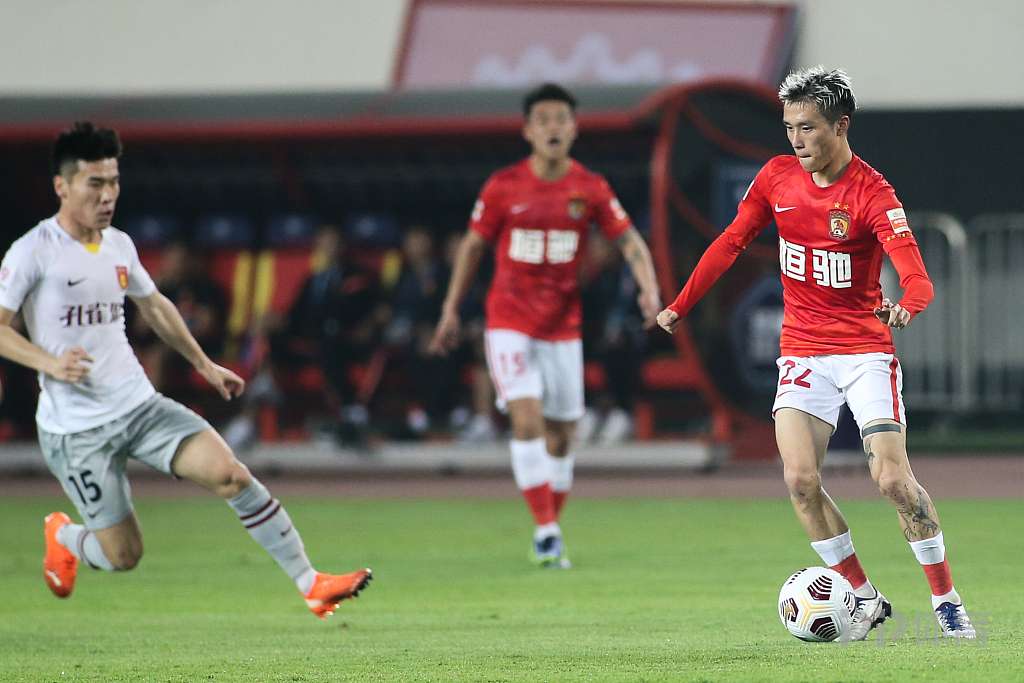 九游网页版-包含欧冠赛程吃紧，广州队国际比赛日内部沟通，目标明确，训练强度明显提升的词条